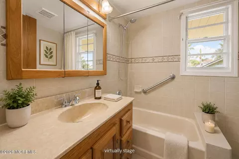Bath - 44 John St, Helmetta, NJ 08828 photo 1 of 2