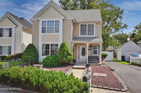 129 Hamlet Ct, Toms River, NJ 08753