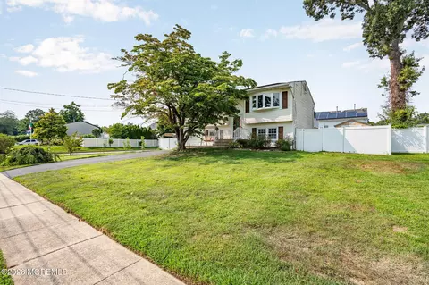 666 Longview Dr, Toms River, NJ 08753