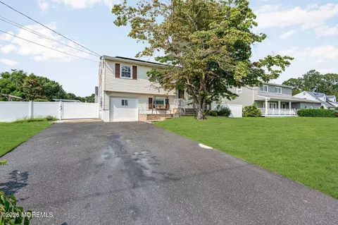 666 Longview Dr, Toms River, NJ 08753