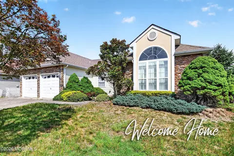 5 Cordoba Ct, Toms River, NJ 08757