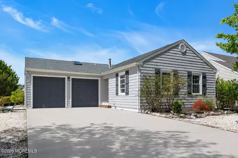 90 Spinnaker Ct, Bayville, NJ 08721