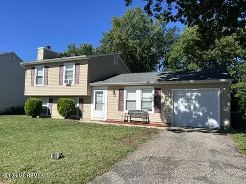 9 Windward Dr, Barnegat, NJ 08005