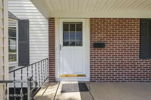 20 Brentwood Ave, Freehold, NJ 07728