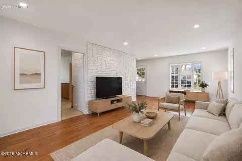 20 Brentwood Ave, Freehold, NJ 07728