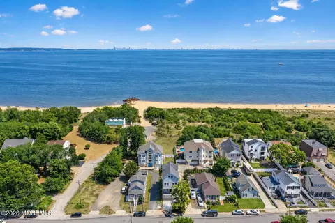 95 Seabreeze Ave, Middletown, NJ 07748