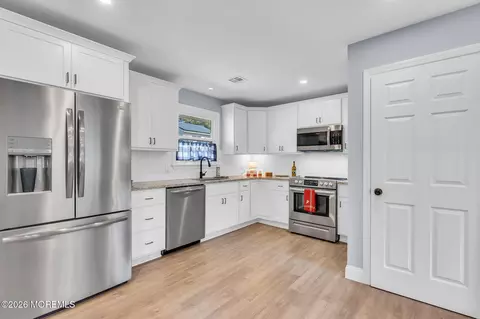 Kitchen - 1530 Arient Rd, Forked River, NJ 08731 photo 2 of 4