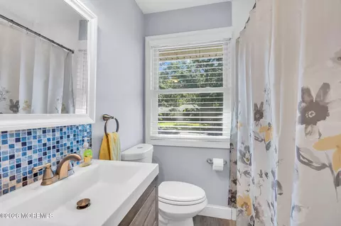 Bath - 1530 Arient Rd, Forked River, NJ 08731 photo 2 of 4