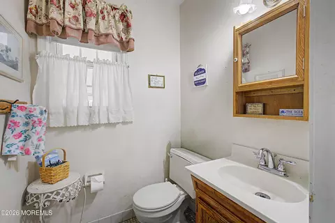 Bath - 159 Berkeley Dr, Brick, NJ 08724 photo 1 of 2