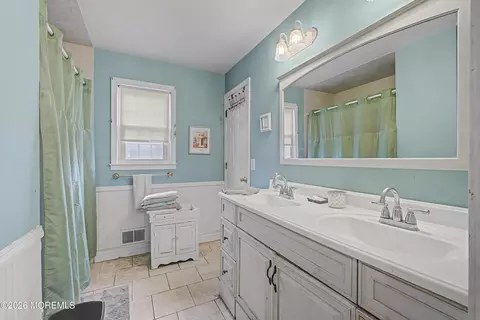 Bath - 159 Berkeley Dr, Brick, NJ 08724 photo 2 of 2