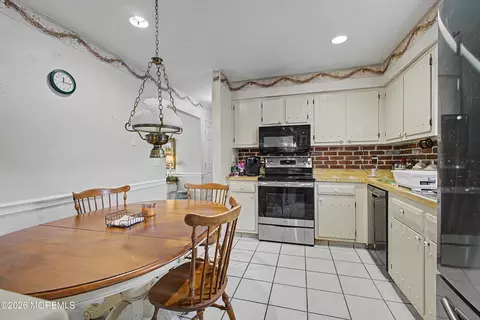 Kitchen - 159 Berkeley Dr, Brick, NJ 08724 photo 1 of 4