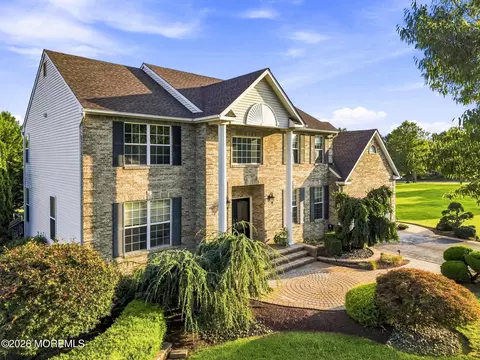 901 Oakley Dr, Freehold, NJ 07728