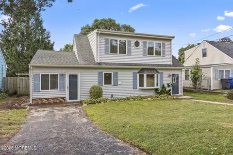 21 Fairway Dr, Toms River, NJ 08753