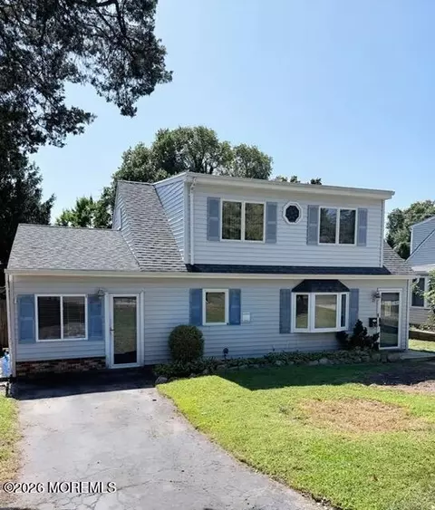 21 Fairway Dr, Toms River, NJ 08753