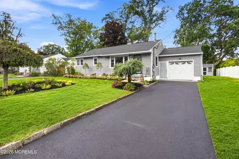 20 Stempler Ct, Holmdel, NJ 07733