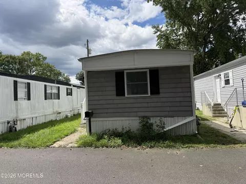 29 Sams Trailer Ct, Hazlet, NJ 07730