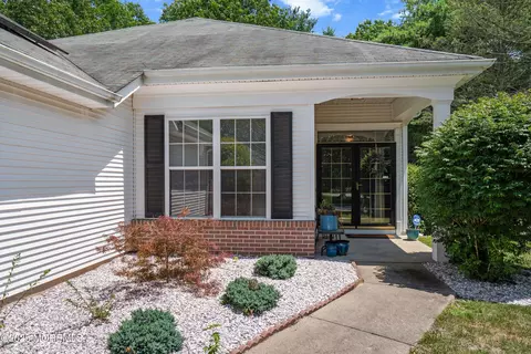 1 Silverspring Dr, Lakewood, NJ 08701