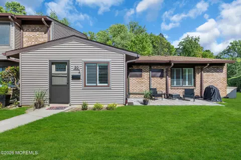 20 Lexington Ct, Red Bank, NJ 07701