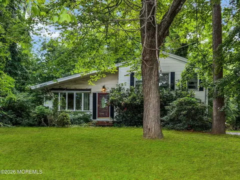 390 Church St, Belford, NJ 07718