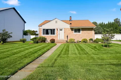 6 Burnham Rd, East Brunswick, NJ 08816