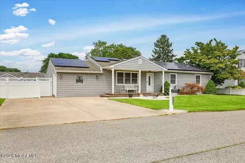 1633 2nd Ave, Toms River, NJ 08757