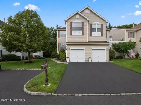 53 Cheyenne St, Tinton Falls, NJ 07712