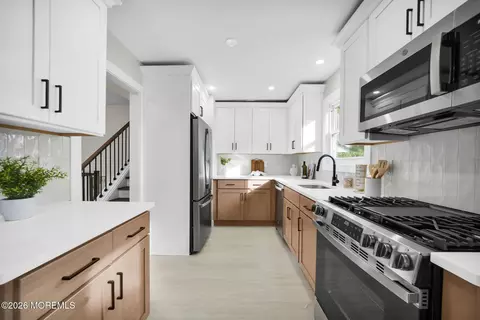 Kitchen - 27 Middlesex Rd, Matawan, NJ 07747 photo 1 of 2
