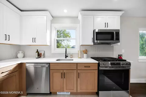 Kitchen - 27 Middlesex Rd, Matawan, NJ 07747 photo 2 of 2