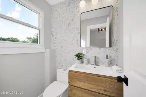 Bath - 27 Middlesex Rd, Matawan, NJ 07747 photo 1 of 2