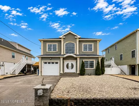 27 W Mohawk Dr, Little Egg Harbor, NJ 08087