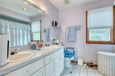 Bath - 39 Lagoon Dr E, Brick, NJ 08723 photo 4 of 4