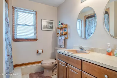 Bath - 39 Lagoon Dr E, Brick, NJ 08723 photo 3 of 4