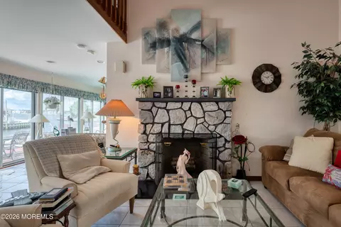 Living - 39 Lagoon Dr E, Brick, NJ 08723 photo 2 of 4