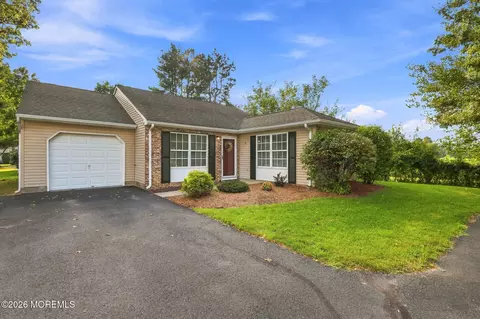 51 Farnworth Close, Freehold, NJ 07728
