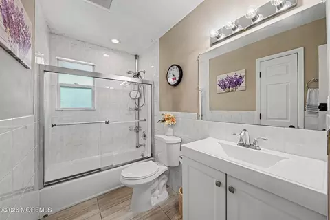 Bath - 54 Middlesex Rd, Matawan, NJ 07747 photo 1 of 2