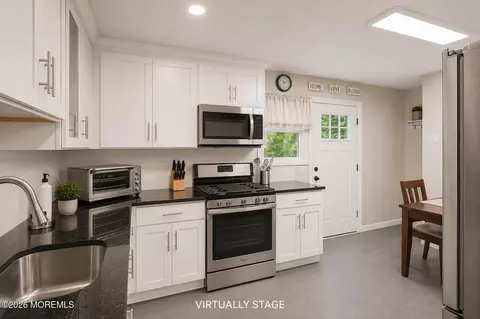 Kitchen - 54 Middlesex Rd, Matawan, NJ 07747 photo 4 of 4