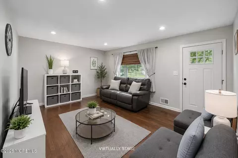 Living - 54 Middlesex Rd, Matawan, NJ 07747 photo 4 of 6