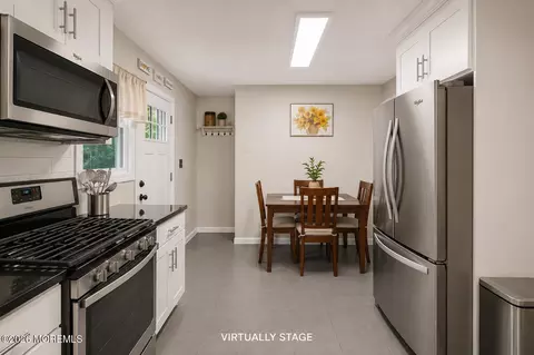 Kitchen - 54 Middlesex Rd, Matawan, NJ 07747 photo 3 of 4