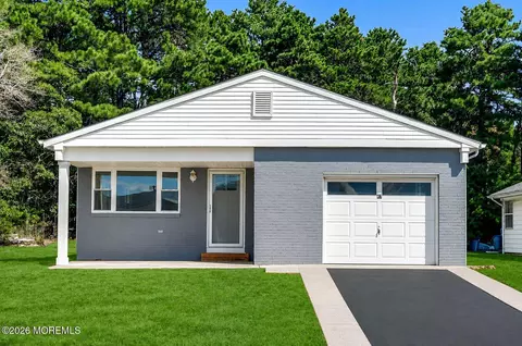 47 Doral Dr, Toms River, NJ 08757