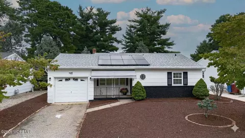 124 Northumberland Dr, Toms River, NJ 08757