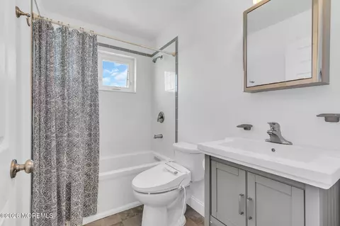 Bath - 655 Front St, Union Beach, NJ 07735 photo 3 of 4