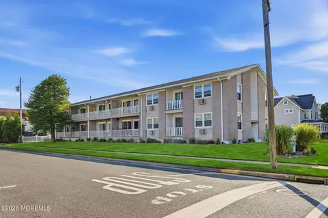 201 8th Ave #5B, Belmar, NJ 07719