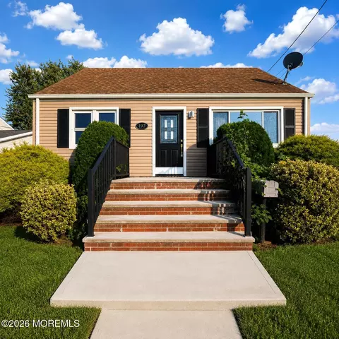 197 Delaware Ave, Cliffwood, NJ 07721