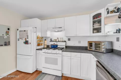 Kitchen - 308 Emerald Dr, Brick, NJ 08723 photo 4 of 4