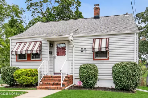 97 High St, Eatontown, NJ 07724