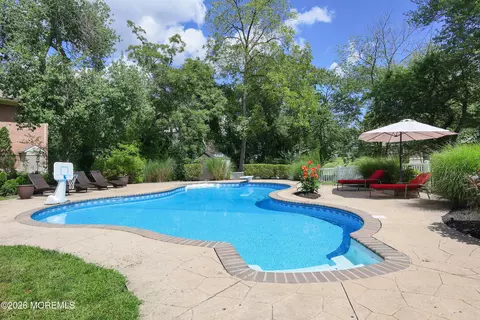 731 Mccormick Dr, Toms River, NJ 08753