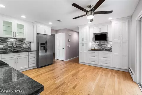 11 Colts Brook Rd, Marlboro, NJ 07746