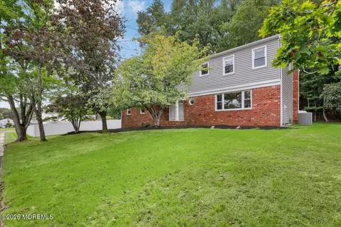 11 Colts Brook Rd, Marlboro, NJ 07746