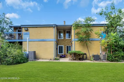 4 Newport Ct, Brick, NJ 08724