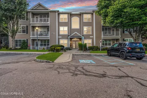 663 Saint Andrews Pl, Manalapan, NJ 07726